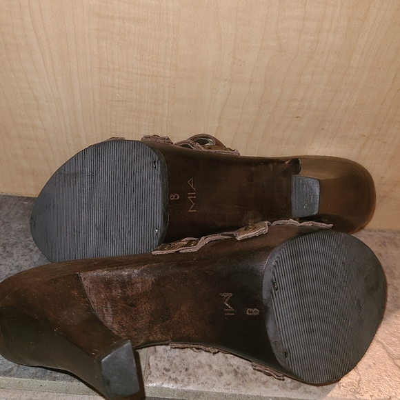 8 MIA Y2K gold weave & wooden classic mules (fits more like a 7.5) - Picture 4 of 4